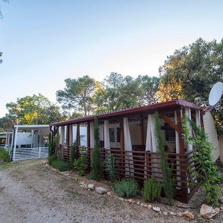 Mobile Home Cube, 3 Bedrooms, Free Parking, Wifi بيوغْغاد نا موغو المظهر الخارجي الصورة
