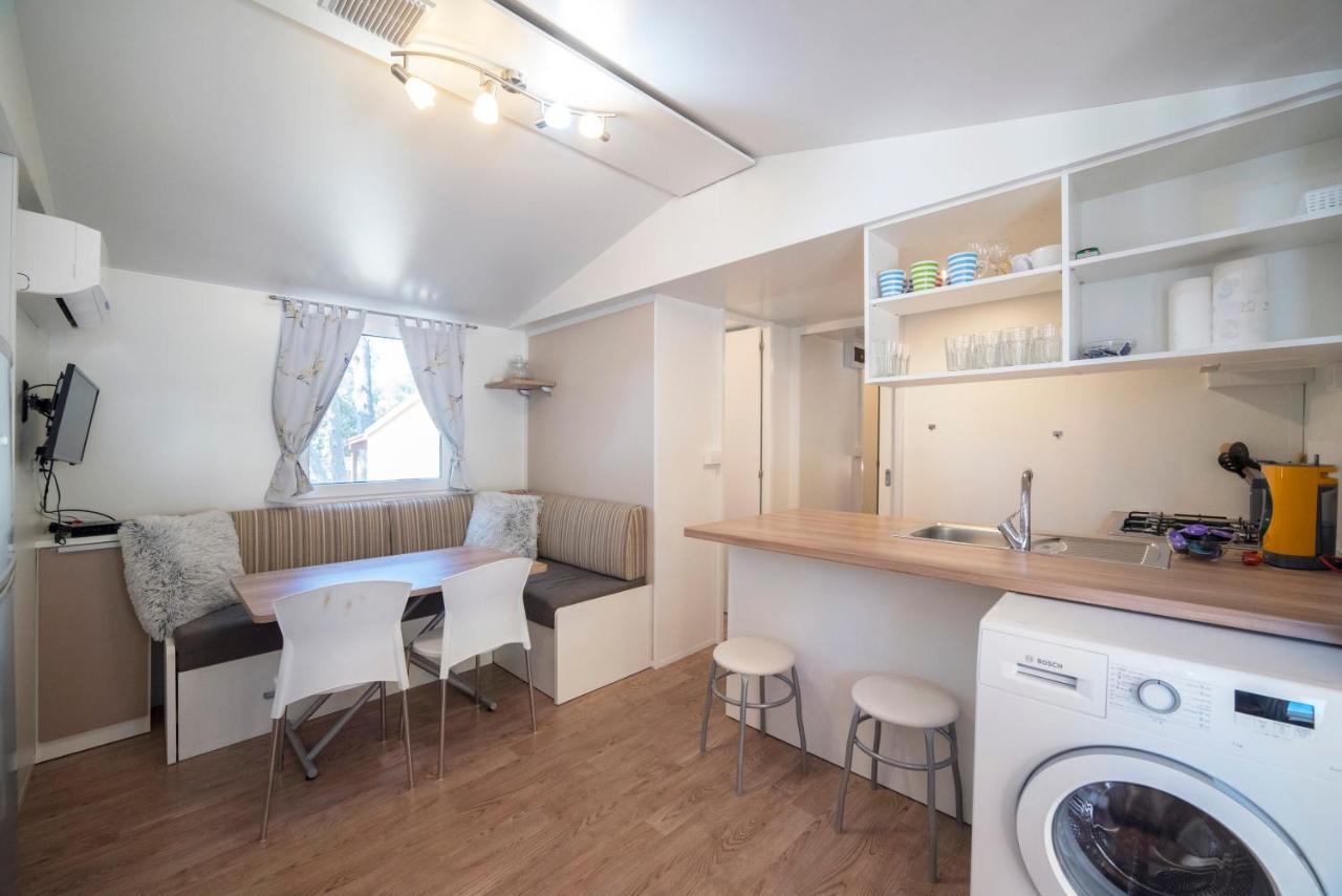 Mobile Home Cube, 3 Bedrooms, Free Parking, Wifi بيوغْغاد نا موغو المظهر الخارجي الصورة