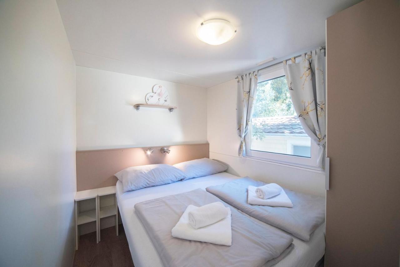 Mobile Home Cube, 3 Bedrooms, Free Parking, Wifi بيوغْغاد نا موغو المظهر الخارجي الصورة