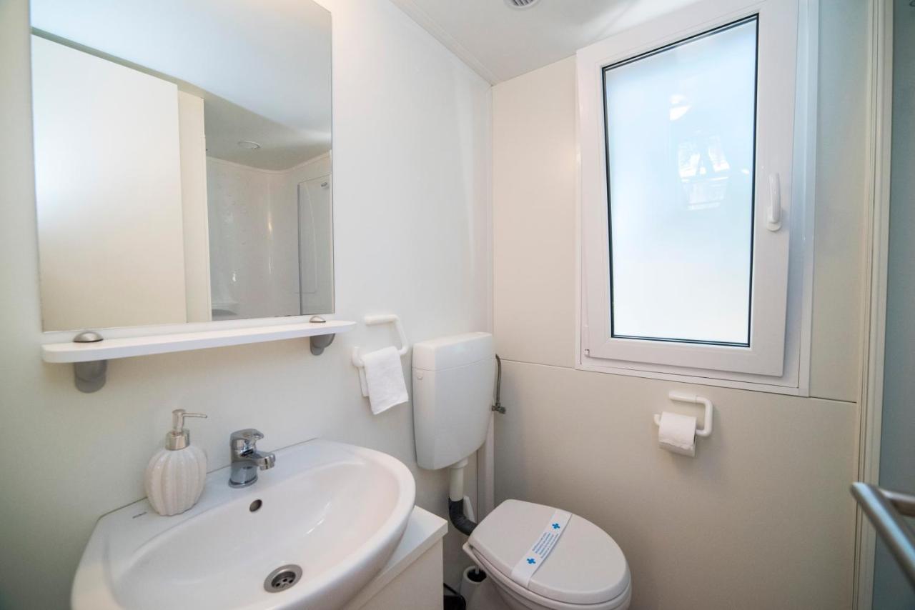 Mobile Home Cube, 3 Bedrooms, Free Parking, Wifi بيوغْغاد نا موغو المظهر الخارجي الصورة